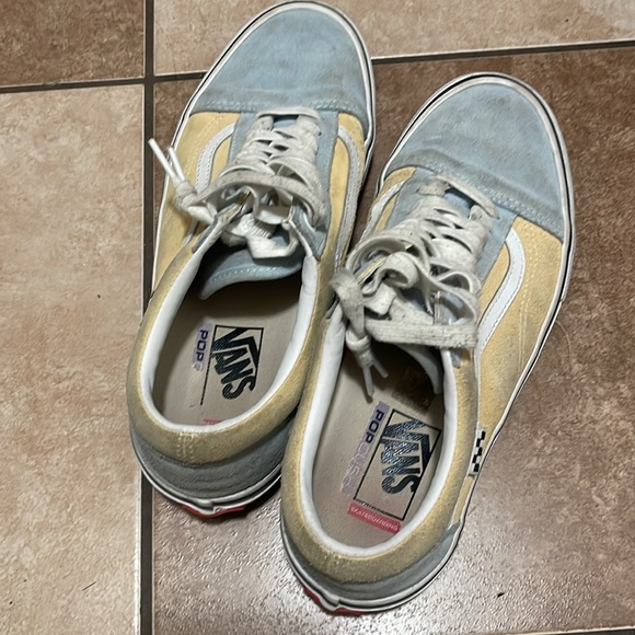 VANS - Picture 3 of 4